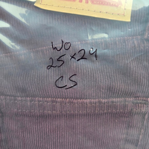 Levi's Corduroy Pants 25x29 Burgundy High Waisted Mom Jeans Tapered Leg NEW - Picture 14 of 14